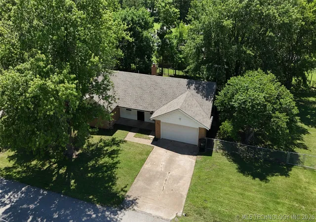 Homes for sale in Oologah, OK | 485 S Maple St, Oologah, OK 74053 | MLS# 2621030