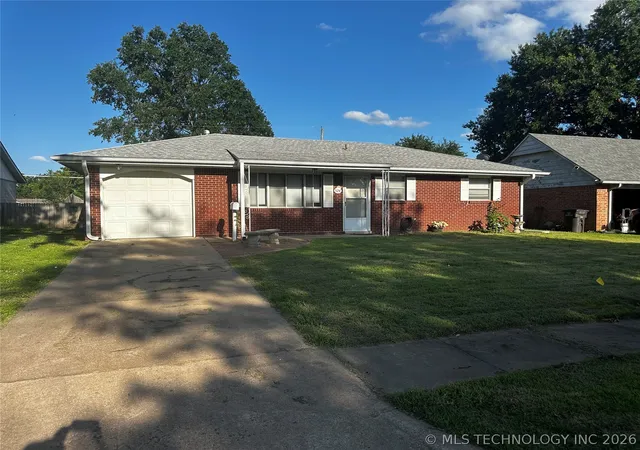Homes for sale in Bartlesville, OK | 524 Sooner Rd, Bartlesville, OK 74003 | MLS# 2621441