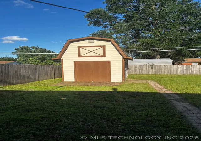 Homes for sale in Bartlesville, OK | 524 Sooner Rd, Bartlesville, OK 74003 | MLS# 2621441