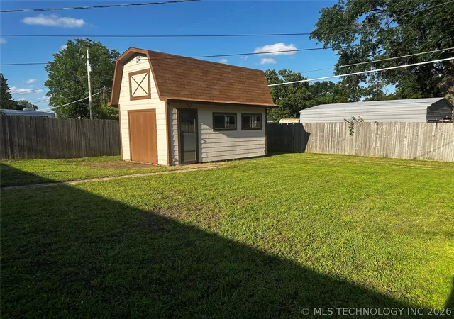 Homes for sale in Bartlesville, OK | 524 Sooner Rd, Bartlesville, OK 74003 | MLS# 2621441