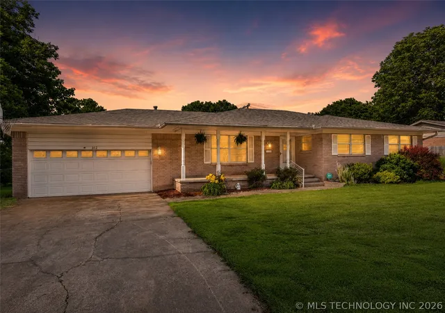Homes for sale in Claremore, OK | 312 E 16th St, Claremore, OK 74017 | MLS# 2621208