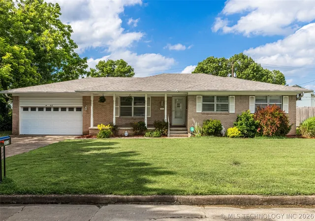 Homes for sale in Claremore, OK | 312 E 16th St, Claremore, OK 74017 | MLS# 2621208