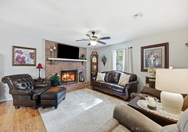 Photo 2 of Sale Pending at 41 E 148th Street S, Glenpool, OK 74033 | MLS# 2621309 | Listing updated on 2026-08-22