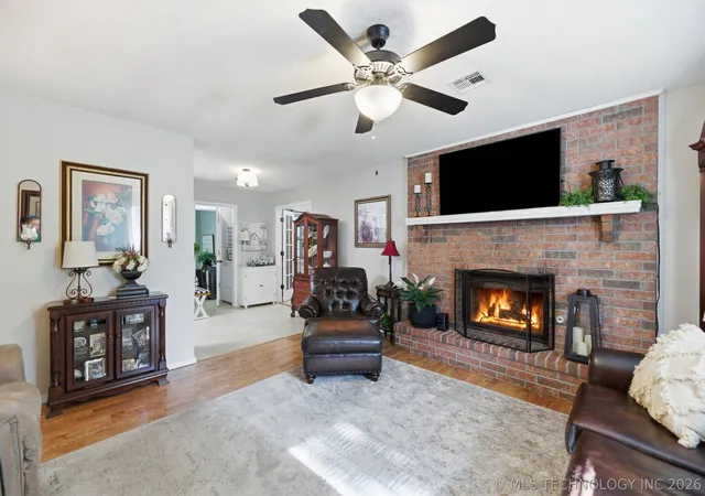 Photo 3 of Sale Pending at 41 E 148th Street S, Glenpool, OK 74033 | MLS# 2621309 | Listing updated on 2026-08-22