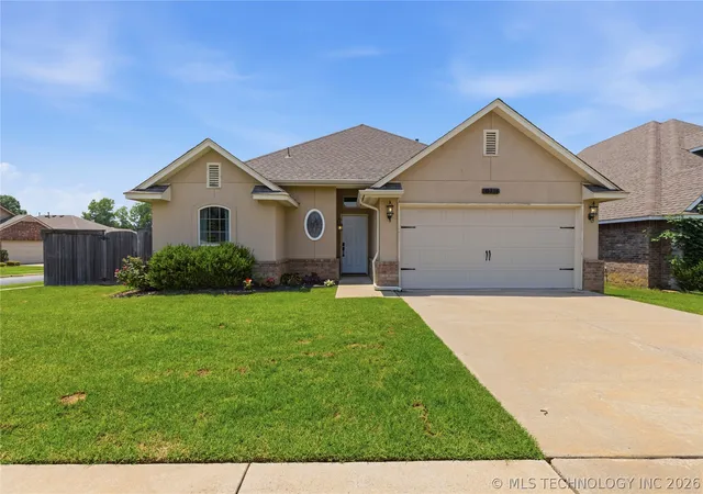 Photo 1 of Sale Pending at 10714 Masters Cir, Jenks, OK 74037 | MLS# 2621270 | Listing updated on 2026-08-20