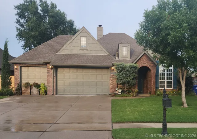 Photo 1 of Sale Pending at 7917 S Dogwood Ave, Broken Arrow, OK 74011 | MLS# 2619914 | Listing updated on 2026-08-28