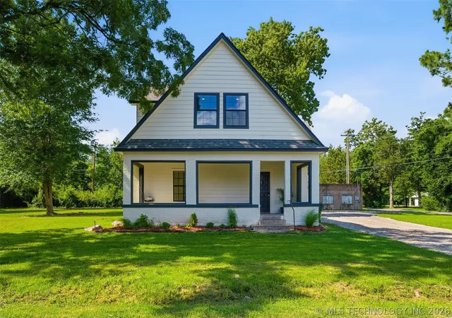 Photo 2 of Sale Pending at 1960 Augusta St, Muskogee, OK 74403 | MLS# 2621356 | Listing updated on 2026-08-26