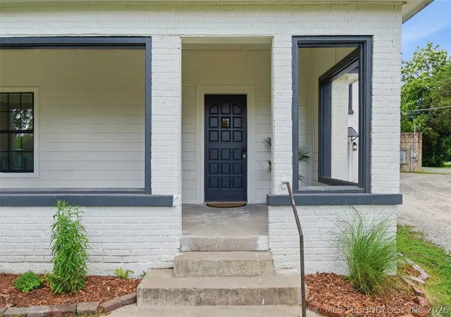 Photo 3 of Sale Pending at 1960 Augusta St, Muskogee, OK 74403 | MLS# 2621356 | Listing updated on 2026-08-26