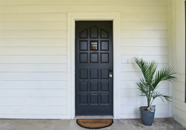 Photo 5 of Sale Pending at 1960 Augusta St, Muskogee, OK 74403 | MLS# 2621356 | Listing updated on 2026-08-26