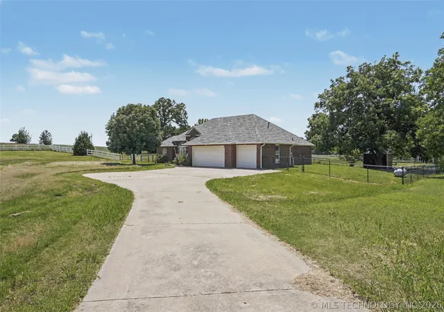 Homes for sale in Skiatook, OK | 18028 N Javine Hill Rd, Skiatook, OK 74070 | MLS# 2621181