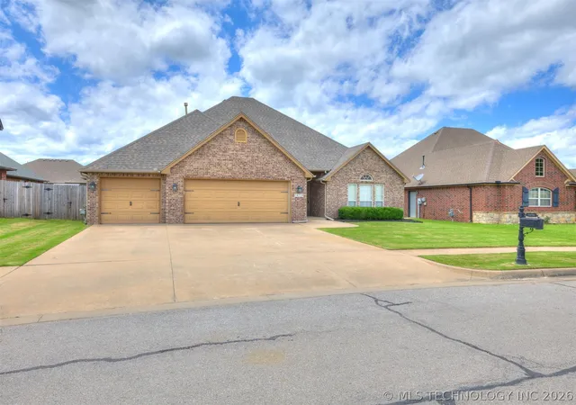 Homes for sale in Glenpool, OK | 14714 Courtney Ln, Glenpool, OK 74033 | MLS# 2621610