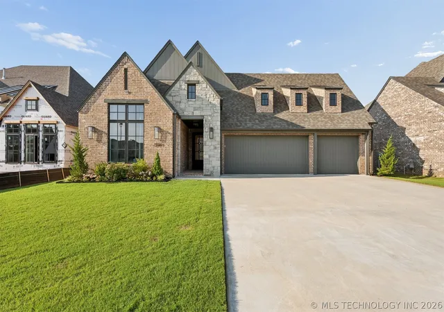Photo 1 of Sale Pending at 2711 W Van Buren Ct, Broken Arrow, OK 74011 | MLS# 2621392 | Listing updated on 2026-08-20