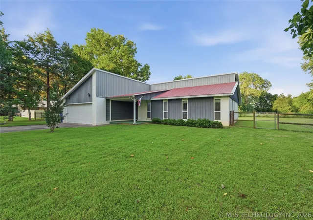 Photo 2 of Single family home for sale at 16525 203rd Eastavenue, Broken Arrow, OK 74014 | MLS# 2621654 | Listing updated on 2026-08-20