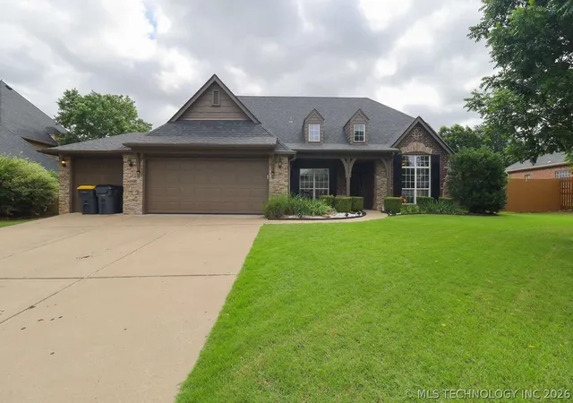 1st image of 11705 S Willow Pl, Jenks, OK 74037 | MLS# 2617824