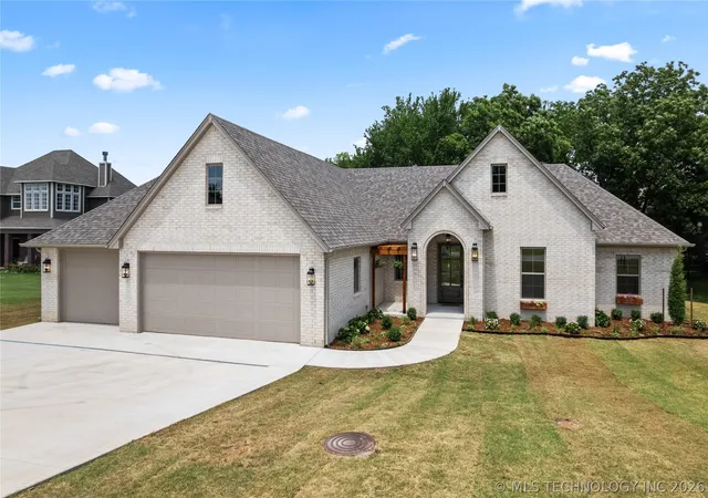 Homes for sale in Skiatook, OK | 606 S Tallchief Ave, Skiatook, OK 74070 | MLS# 2621575