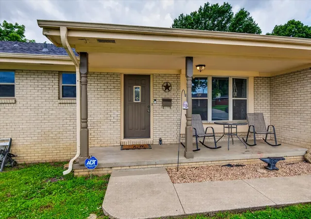 1st image of 1621 Harris Dr, Bartlesville, OK 74006 | MLS# 2621689