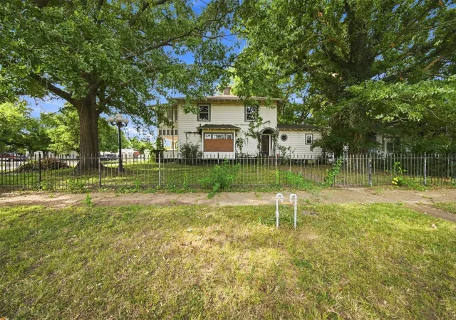 Photo 2 of Single family home for sale at 124 East 2nd, Stroud, OK 74079 | MLS# 2621648 | Listing updated on 2026-08-20