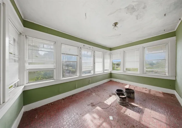 Photo 3 of Single family home for sale at 124 East 2nd, Stroud, OK 74079 | MLS# 2621648 | Listing updated on 2026-08-20