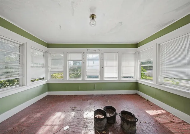Photo 4 of Single family home for sale at 124 East 2nd, Stroud, OK 74079 | MLS# 2621648 | Listing updated on 2026-08-20