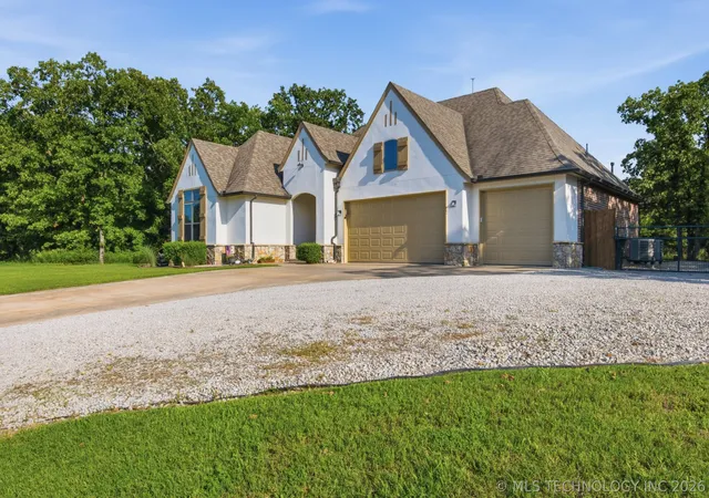 Homes for sale in Bartlesville, OK | 1241 Southcliff Dr, Bartlesville, OK 74003 | MLS# 2621547