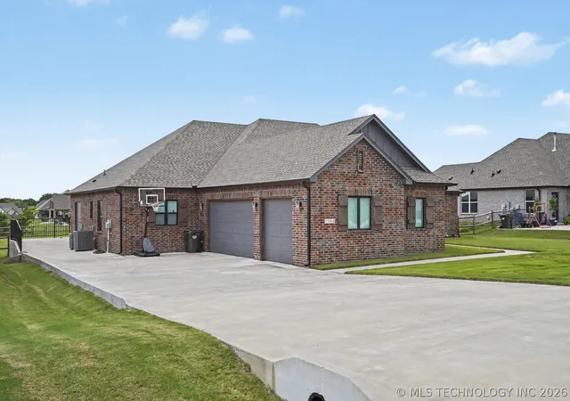 Photo 2 of Sale Pending at 11410 S 212th East Ave, Broken Arrow, OK 74014 | MLS# 2621477 | Listing updated on 2026-08-25