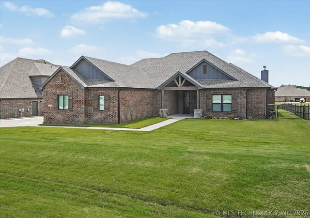 Photo 3 of Sale Pending at 11410 S 212th East Ave, Broken Arrow, OK 74014 | MLS# 2621477 | Listing updated on 2026-08-25