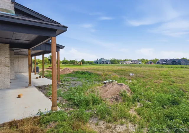 3rd image of 8373 S Wolf Creek Ave, Broken Arrow, OK 74014 | MLS# 2621103