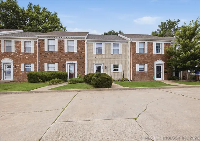 Listing Photo 2 - Condo for sale in building located at 4636 S Gary Pl, Tulsa, OK 74105 - Unit #