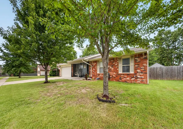 1st image of 3108 W Broadway St, Broken Arrow, OK 74012 | MLS# 2621545