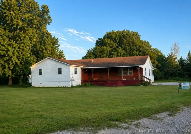 Homes for sale in Nowata, OK | 233 S Curtis St, Nowata, OK 74048 | MLS# 2621142