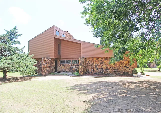 Homes for sale in Nowata, OK | 819 W Seminole Ave, Nowata, OK 74048 | MLS# 2621138