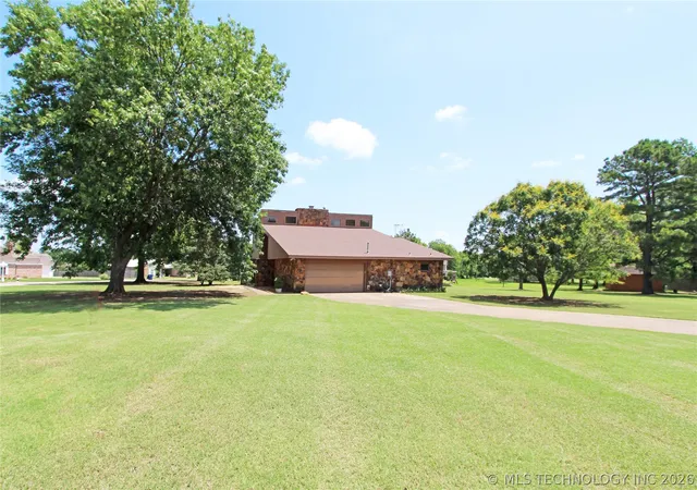 Homes for sale in Nowata, OK | 819 W Seminole Ave, Nowata, OK 74048 | MLS# 2621138