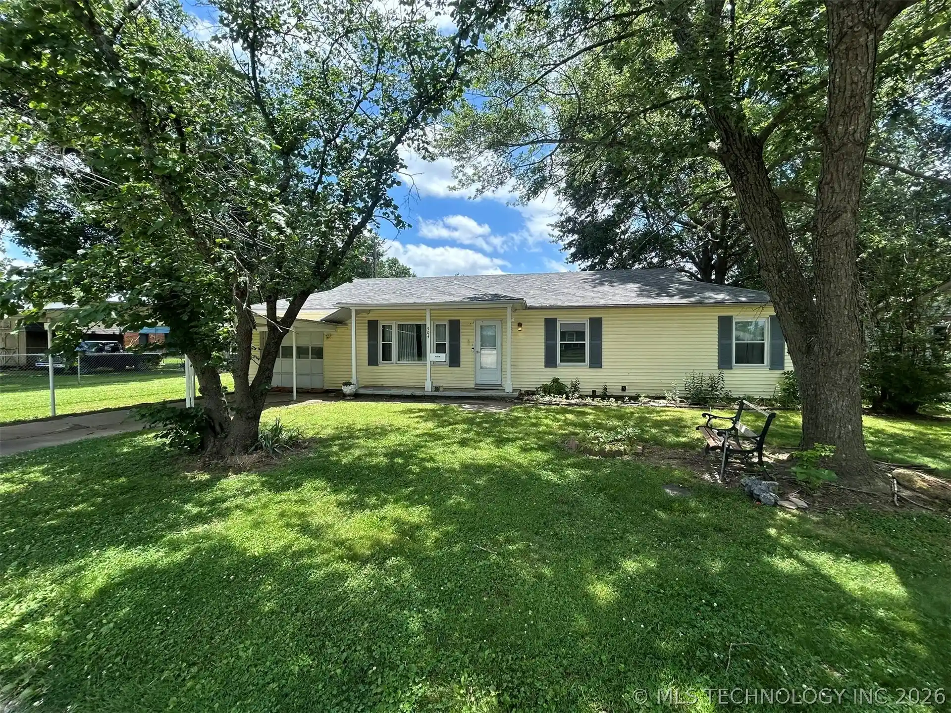 Photo 1 of Sale Pending at 904 Se 2nd Street, Pryor, OK 74361 | MLS# 2621804 | Listing updated on 2026-10-27