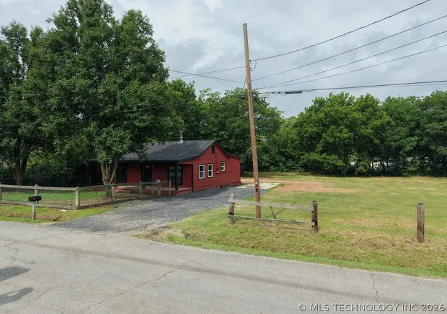 Photo 2 of Single family home for sale at 1011 N State St, Wagoner, OK 74467 | MLS# 2621822 | Listing updated on 2026-08-28