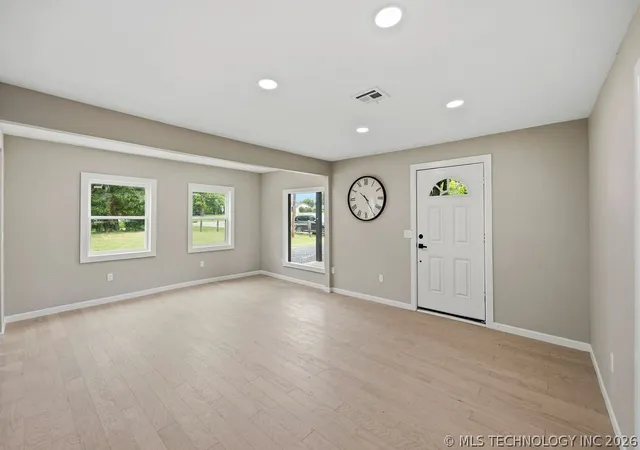 Photo 3 of Single family home for sale at 1011 N State St, Wagoner, OK 74467 | MLS# 2621822 | Listing updated on 2026-08-28