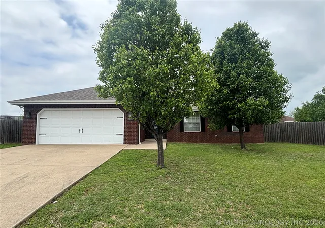 Photo 1 of Sale Pending at 2509 Tanglewood Ct, Ardmore, OK 73401 | MLS# 2621807 | Listing updated on 2026-09-16