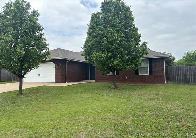 Photo 2 of Sale Pending at 2509 Tanglewood Ct, Ardmore, OK 73401 | MLS# 2621807 | Listing updated on 2026-09-16