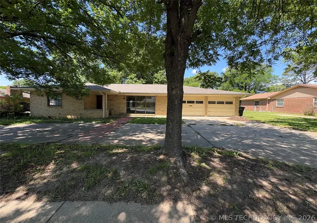 Photo 1 of Single family home for sale at 1601 Se Madison Blvd, Bartlesville, OK 74006 | MLS# 2621599 | Listing updated on 2026-07-17