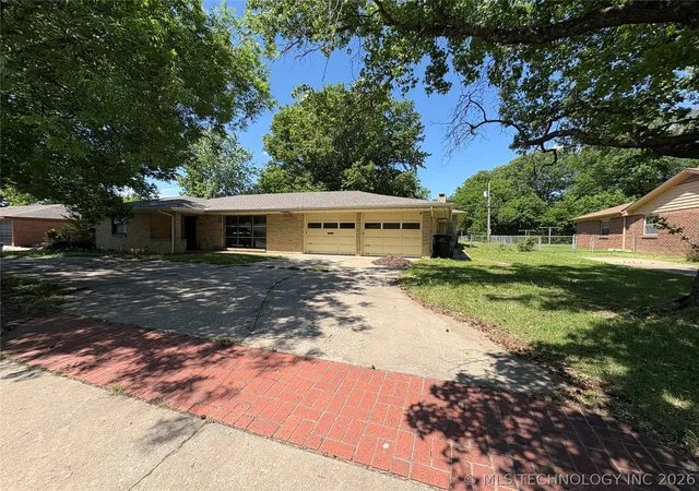 Photo 2 of Single family home for sale at 1601 Se Madison Blvd, Bartlesville, OK 74006 | MLS# 2621599 | Listing updated on 2026-07-17