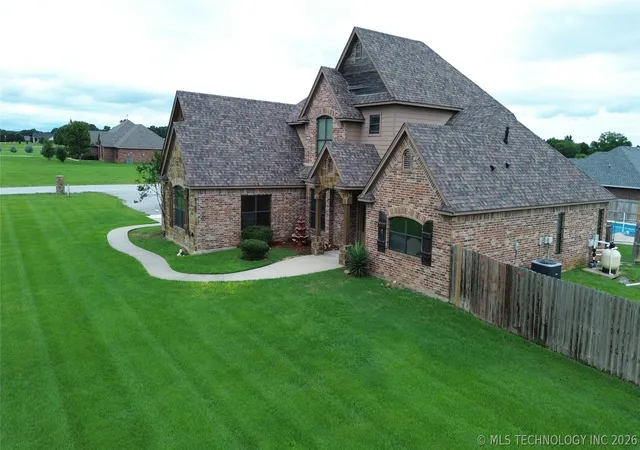 Photo 3 of Single family home for sale at 22 Covington, Ardmore, OK 73401 | MLS# 2620325 | Listing updated on 2026-08-20