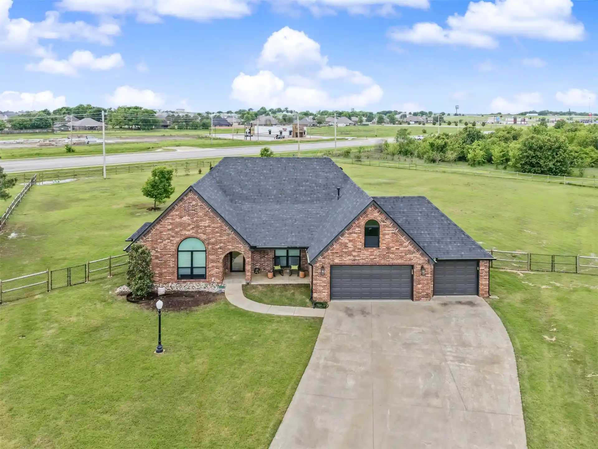 Single family home for sale at 5804 E 147th Street, Collinsville, OK 74021 | MLS# 2621932