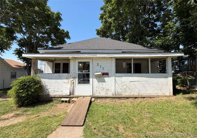 1st image of 311 E 4th Ave, Bristow, OK 74010 | MLS# 2621936