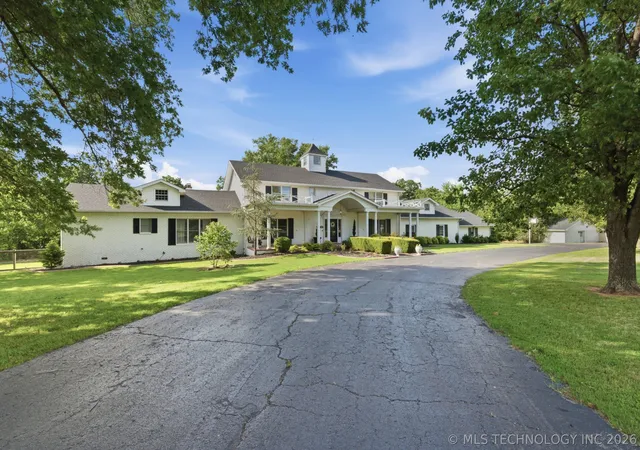 Photo 2 of Single family home for sale at 631 Rolling Oaks Pl, Muskogee, OK 74401 | MLS# 2620834 | Listing updated on 2026-08-20