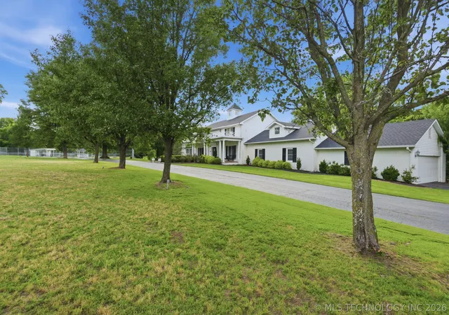 Photo 3 of Single family home for sale at 631 Rolling Oaks Pl, Muskogee, OK 74401 | MLS# 2620834 | Listing updated on 2026-09-17