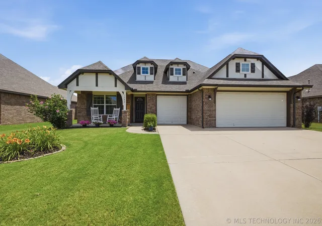 Homes for sale in Glenpool, OK | 1542 E 137th St, Glenpool, OK 74033 | MLS# 2621972