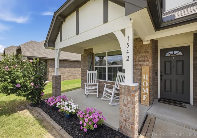 Homes for sale in Glenpool, OK | 1542 E 137Th St, Glenpool, OK 74033 | MLS# 2621972