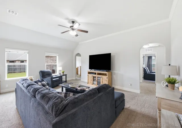 Homes for sale in Glenpool, OK | 1542 E 137Th St, Glenpool, OK 74033 | MLS# 2621972
