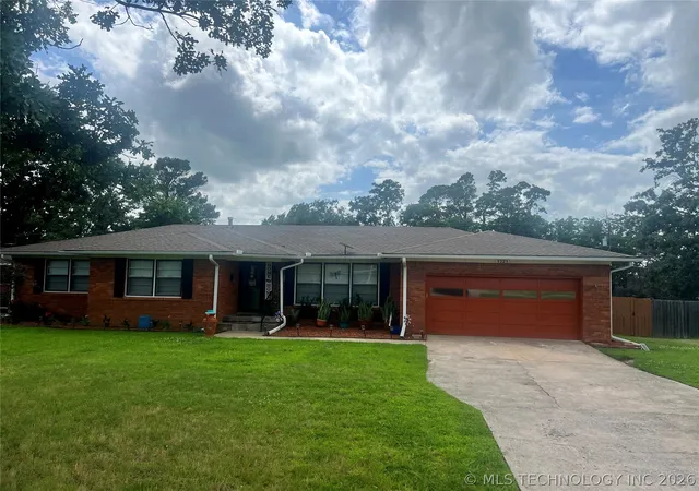 Photo 1 of Single family home for sale at 1221 Country Clb, Mc Alester, OK 74501 | MLS# 2622014 | Listing updated on 2026-08-20
