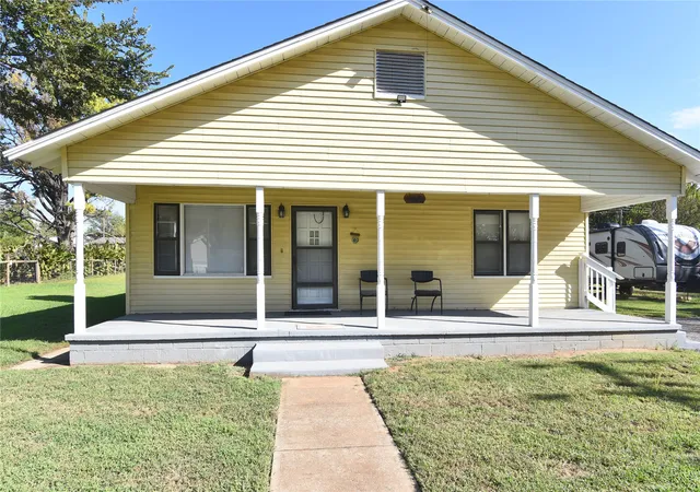 Photo 1 of Single family home for sale at 110 W 1st Street, Oilton, OK 74052 | MLS# 2622017 | Listing updated on 2026-10-02