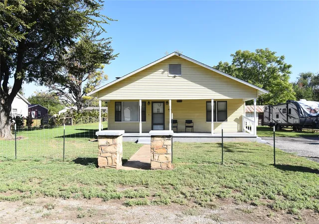 Photo 2 of Single family home for sale at 110 W 1st Street, Oilton, OK 74052 | MLS# 2622017 | Listing updated on 2026-10-02